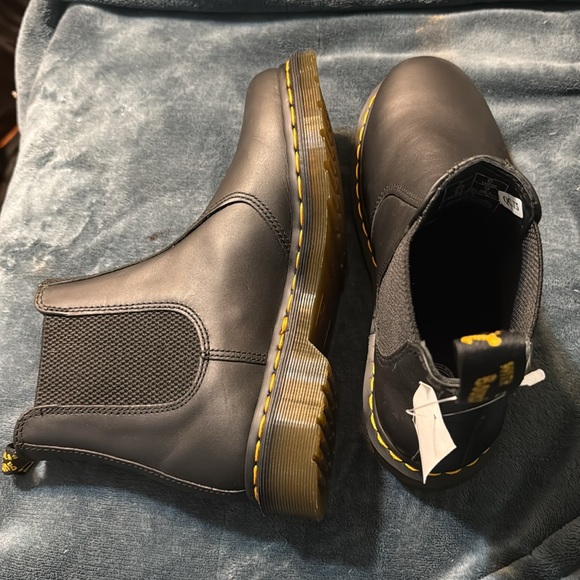 Dr Martens 2976 Chelsea Boot Women’s - Picture 3 of 6